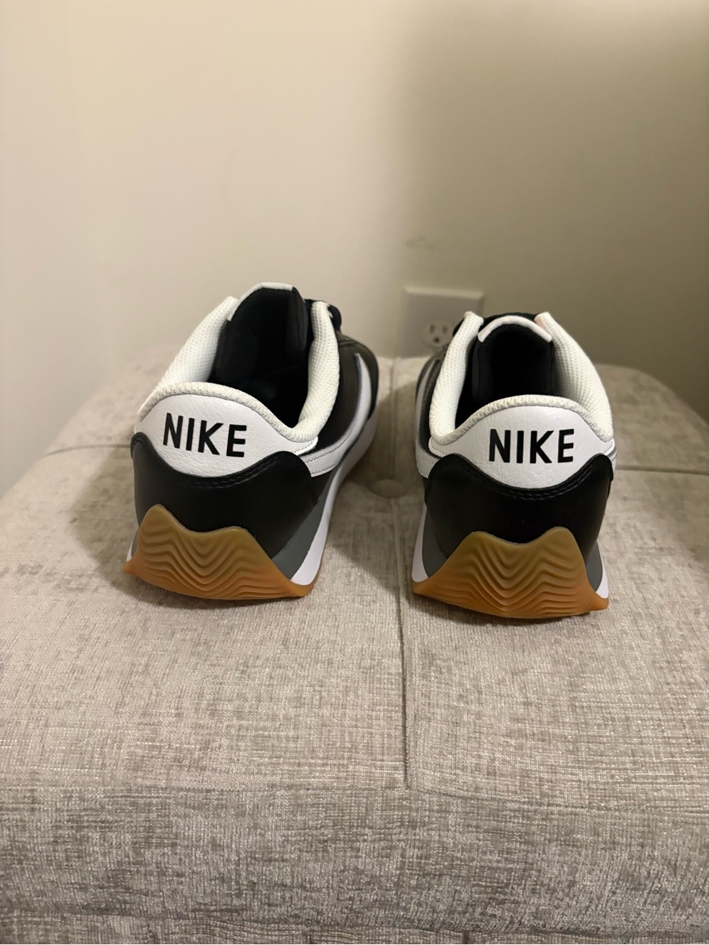Nike women size 8.5 Black White Gum W NIKE PACIFIC LTR Runner Sneakers - Picture 4 of 6
